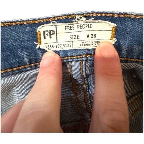 Free People Wide Leg Jeans Y2K 70s Raw Hem Dark Wash Denim Size 26 boho retro - Picture 7 of 7